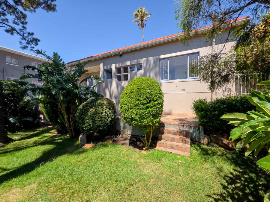 2 Bedroom Property for Sale in Vredehoek Western Cape